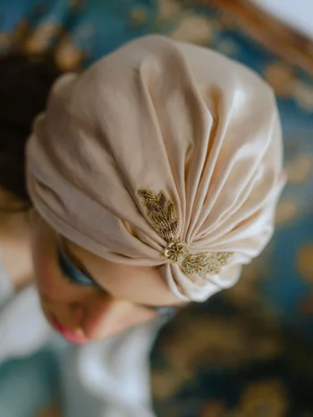 turban beige en satin